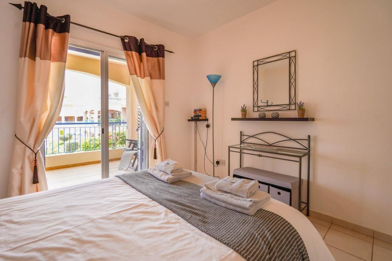 Resitour - Regina Gardens Appartement Paphos Buitenkant foto