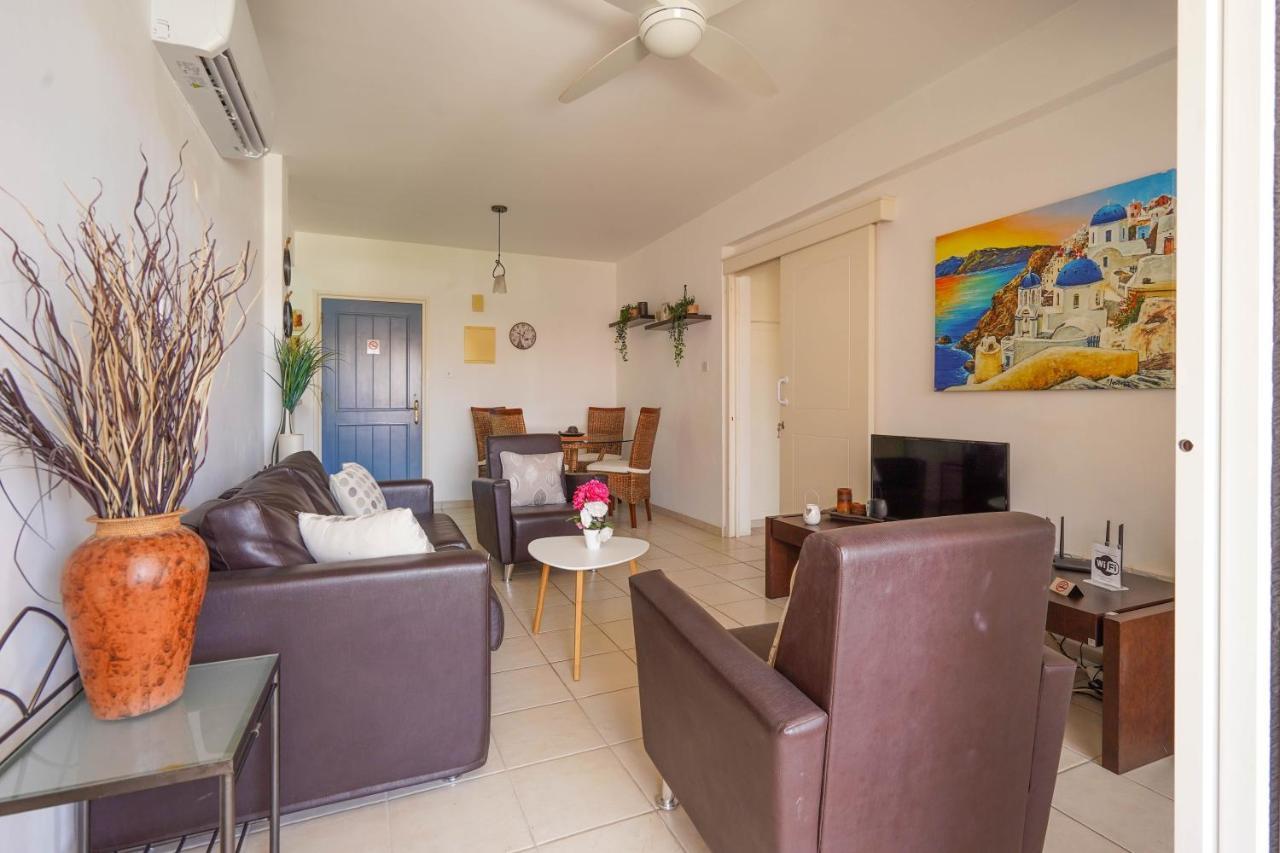 Resitour - Regina Gardens Appartement Paphos Buitenkant foto