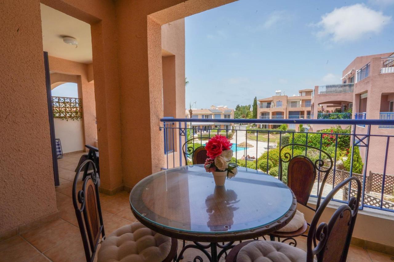 Resitour - Regina Gardens Appartement Paphos Buitenkant foto
