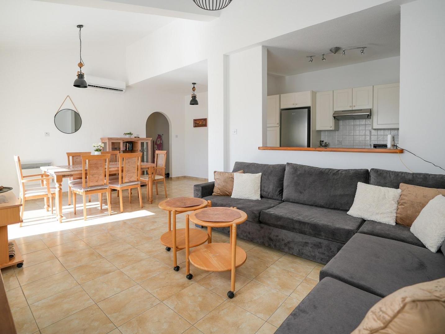Resitour - Regina Gardens Appartement Paphos Buitenkant foto