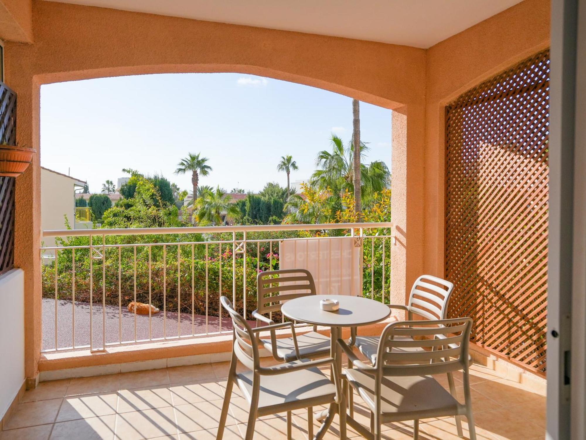 Resitour - Regina Gardens Appartement Paphos Buitenkant foto