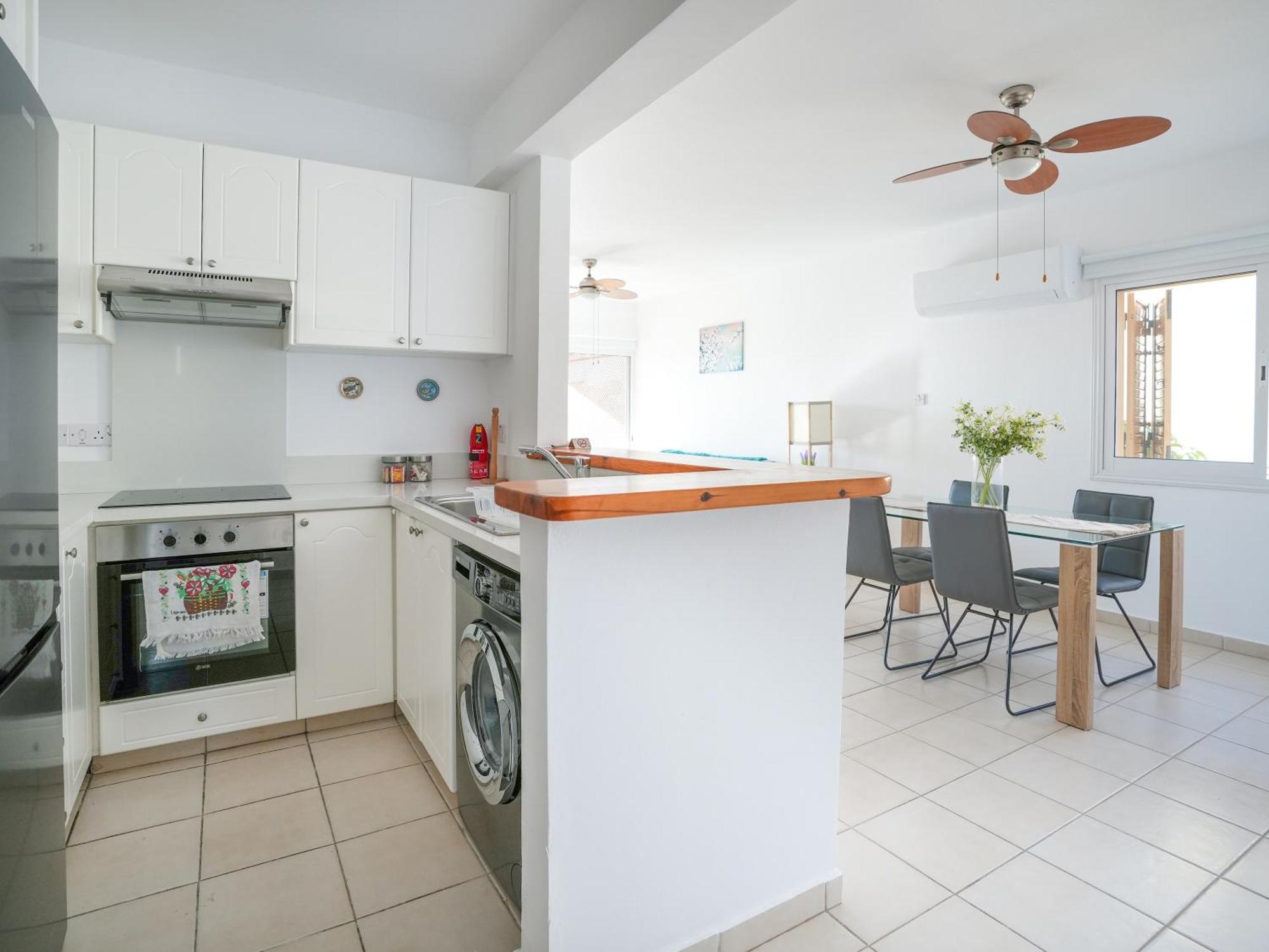 Resitour - Regina Gardens Appartement Paphos Buitenkant foto